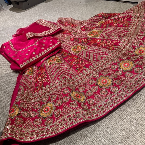 Hot pink embroidered lehnga semistitched, blouse unstitched, finished dupatta - Picture 4 of 4